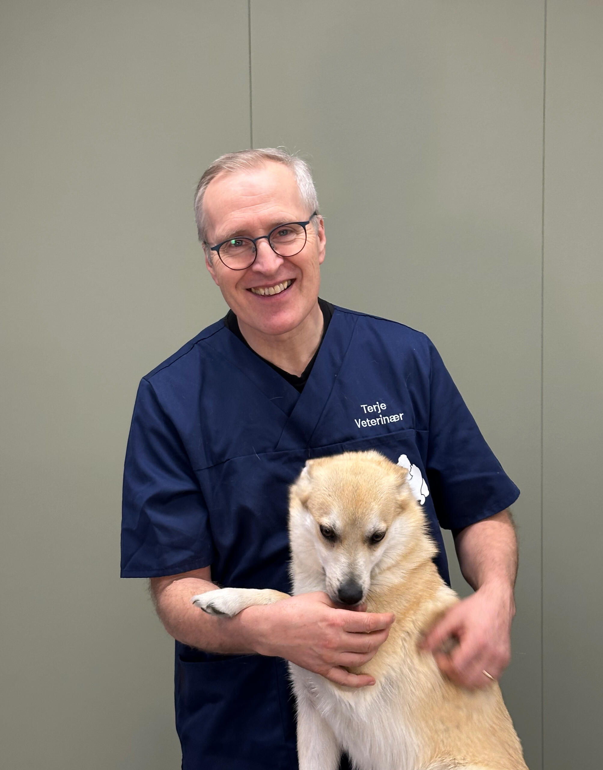 Veterinær Terje Nyen ved Eidsvoll Verk Dyreklinikk, spesialist i kirurgi og ortopedi.